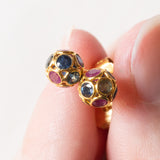 Boucles d'oreilles vintage en or 18 carats avec rubis, saphirs bleus et saphirs verts, 70
