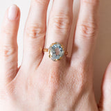 Anello vintage in oro giallo e in oro bianco 18K con topazio azzurro (4ct ca.), anni ‘60