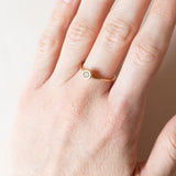 Vintage Solitär aus 18 Karat Gelbgold im Brillantschliff (ca. 0.15 ct), 70er Jahre