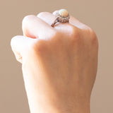 🌈 Винтажное кольцо из 18-каратного белого золота с опалом (около 3 карат) и бриллиантами классической огранки (около 0.42 карата) с ромашкой, 70-е годы