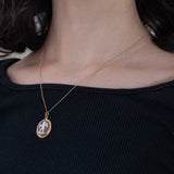 Ciondolo vintage in oro 18K con cammeo su conchiglia, anni ‘60
