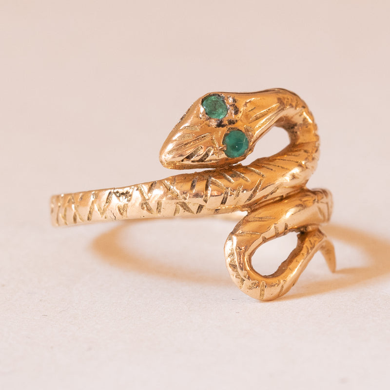 Anello antico a forma di serpente in oro giallo 18K con smeraldi, anni '10