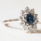 Vintage 18 Karat Weißgold Saphir (ca. 0.50 ct) und Diamanten (ca. 0.20 ctw) Gänseblümchenring, 60er Jahre