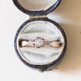 Старинное кольцо из 18-каратного золота с бриллиантами (в центре около 0.05 карата), 10-е гг.