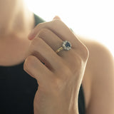 Vintage 14K gold daisy ring with sapphire (approx. 1ct) and diamonds (approx. 0.80ctw), 50s