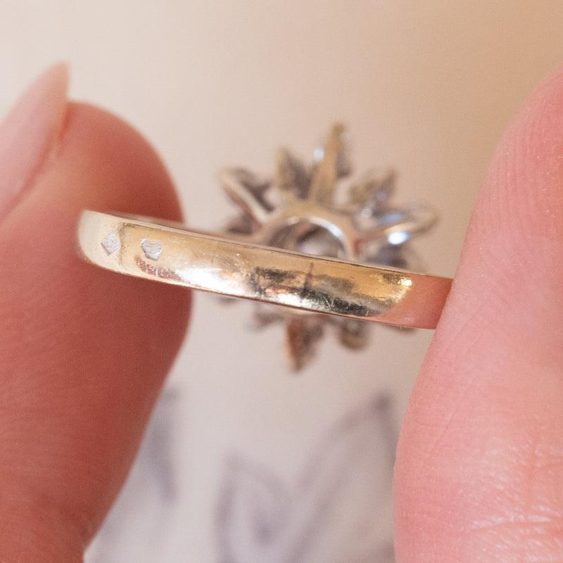 Anello vintage a margherita in oro bianco 18K con diamanti (0.24ctw ca.), anni ‘60