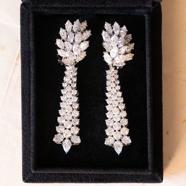 Orecchini pendenti vintage in oro bianco 18K con diamanti (20.80ctw ca.), anni ‘60/‘70
