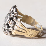 Vintage-Ring im antiken Stil aus 18 Karat Gold und Silber mit einem zentralen Diamanten im Brillantschliff (ca. 0.30 ct) und Diamanten im Rosettenschliff