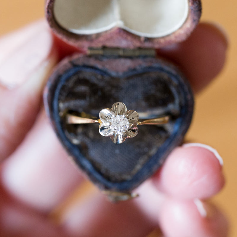 Solitaire in 18K gold with a brilliant cut diamond of approx. 0.15 ct, 1940s