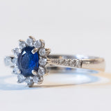Vintage Gänseblümchenring aus 18 Karat Weißgold mit Saphir (ca. 0.35 ct) und Diamanten (ca. 0.15 ctw), 60er/70er Jahre