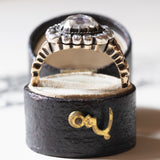 Vintage-Ring im antiken Stil aus 18 Karat Gold und Silber mit einem zentralen Diamanten im Rosenschliff (ca. 2.20 ct) und Diamanten im Rosettenschliff