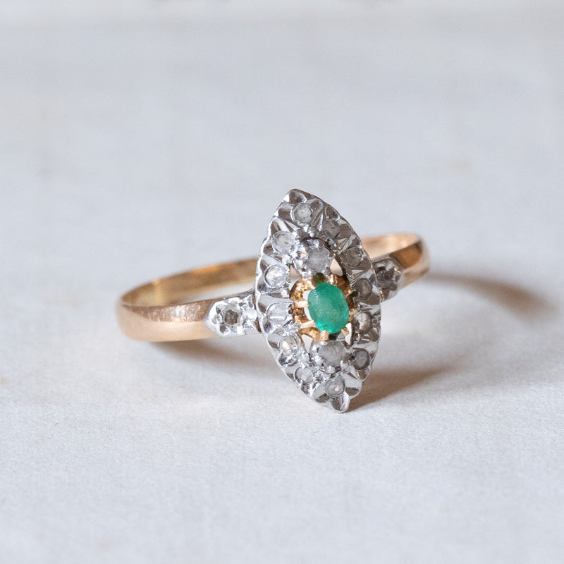 Anello antico in oro 18K e argento con pasta di vetro verde e diamanti, anni ‘30/‘40