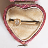 Vintage Solitär aus 18 Karat Gelbgold im Brillantschliff (ca. 0.15 ct), 70er Jahre