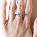 Vintage Gänseblümchenring aus 18 Karat Weißgold mit Diamanten (Mitte ca. 1.55 ct), 70er/80er Jahre