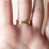 Vintage-Ring im antiken Stil aus 18 Karat Gold und Silber mit einem zentralen Diamanten im Brillantschliff (ca. 0.30 ct) und Diamanten im Rosettenschliff