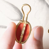 Vintage Ohrringe aus 18 Karat Gelbgold mit orangefarbener Koralle, 50er/60er Jahre