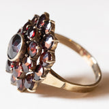 Anello vintage a margherita in oro 8K con granati, anni ‘60