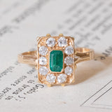 Anello vintage a margherita in oro 18K con smeraldo (0.60ct ca.) e diamanti (0.80ctw ca.), anni ‘70