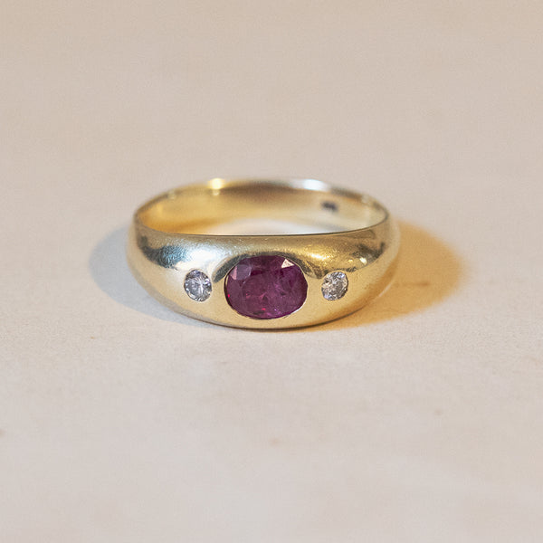 14K gold gypsy ring with ruby (0.90ct approx.) And diamonds (0.10ctw approx.), 1960s