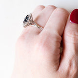 Vintage 18 Karat Weißgold Saphir (ca. 0.90 ct) und Diamanten (ca. 0.36 ctw) Gänseblümchenring, 70er Jahre