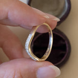 Винтажное кольцо из 14-каратного золота с буквой V и бриллиантами (около 0.10 карата), 70-е гг.