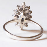 Винтажное кольцо с ромашками из белого золота 18 карат с сапфиром (около 0.25 карата) и бриллиантами (около 0.24 карата), 60-е/70-е годы