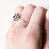 Vintage 18 Karat Weißgold Saphir (ca. 0.50 ct) und Diamanten (ca. 0.20 ctw) Gänseblümchenring, 60er Jahre