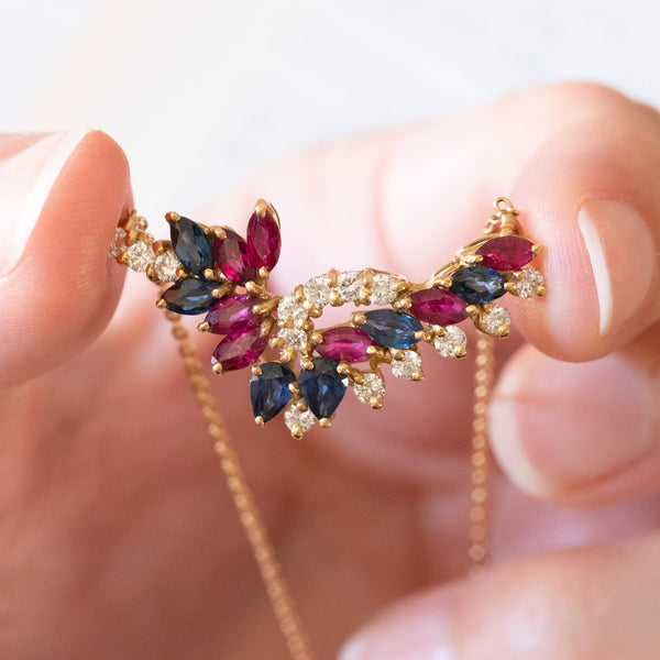 Vintage necklace in 18K gold with rubies, sapphires and diamonds (0.30ctw approx.), 1970s / 1980s