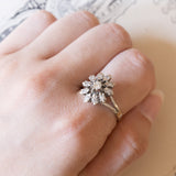 Vintage 18K white gold daisy ring with diamonds (0.35ctw approx.), 1960s