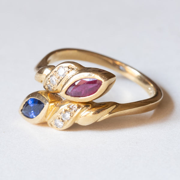 Anello contrarié vintage in oro 14K con zaffiro, rubino e diamanti (0.12ctw ca.), anni ‘70/‘80