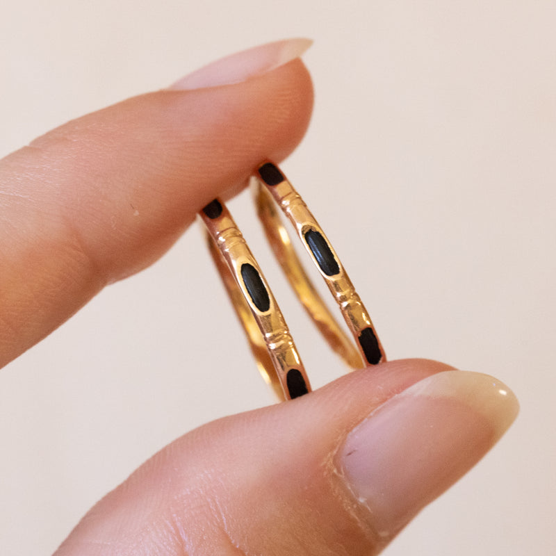 Pair of antique rings in 18K gold with black stones, early 1900s