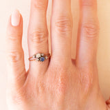 Antike Toi et Moi + Trilogie in 18 Karat Gelbgold und Silber mit Saphir und Diamanten (Mitte ca. 0.10 ct), 10er/20er Jahre