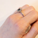 Vintage 18 Karat Weißgold Saphir (ca. 0.50 ct) und Diamanten (ca. 0.05 ctw) Gänseblümchenring, 60er Jahre