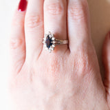 Vintage 18 Karat Weißgold Saphir (ca. 0.90 ct) und Diamanten (ca. 0.36 ctw) Gänseblümchenring, 70er Jahre