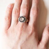 Vintage-Ring im antiken Stil aus 18 Karat Gold und Silber mit einem zentralen Diamanten im Rosenschliff (ca. 2.20 ct) und Diamanten im Rosettenschliff