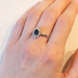 Vintage 18 Karat Weißgold Saphir (ca. 0.50 ct) und Diamanten (ca. 0.05 ctw) Gänseblümchenring, 60er Jahre