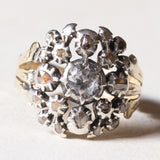 Vintage-Ring im antiken Stil aus 18 Karat Gold und Silber mit einem zentralen Diamanten im Brillantschliff (ca. 0.30 ct) und Diamanten im Rosettenschliff