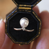 Vintage 14K white gold ring with pearl and diamond (0.03ct approx.), 1960s / 1970s