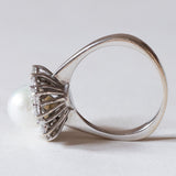 Anello vintage a margherita in oro bianco 14K con perla e diamanti (1ctw ca.), anni ‘50/‘60