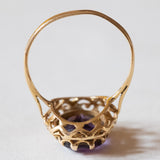 Винтажное коктейльное кольцо из золота 18 карат с фиолетовым сапфиром, 60-е/70-е годы