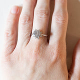 Vintage Gänseblümchenring aus 18 Karat Weißgold mit Diamanten (Mitte ca. 1.55 ct), 70er/80er Jahre
