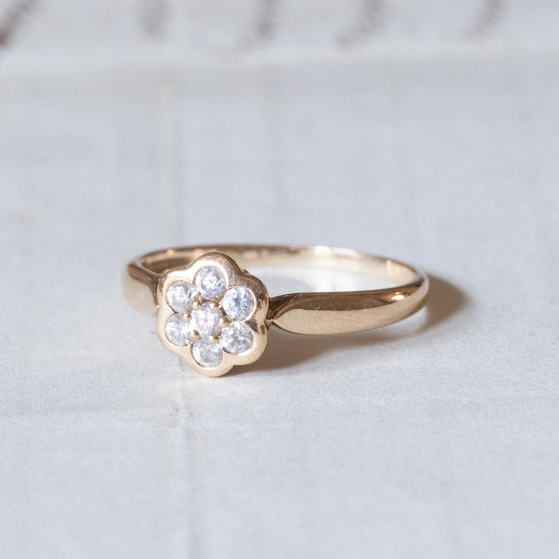Anello vintage a margherita in oro 18K con pietre imitazioni di diamanti, anni '60