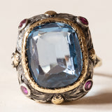 Anello vintage in stile antico in oro 18K e argento con zaffiro e rubini
