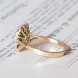Anello vintage a margherita in oro 18K con smeraldo (0.60ct ca.) e diamanti (0.80ctw ca.), anni ‘70